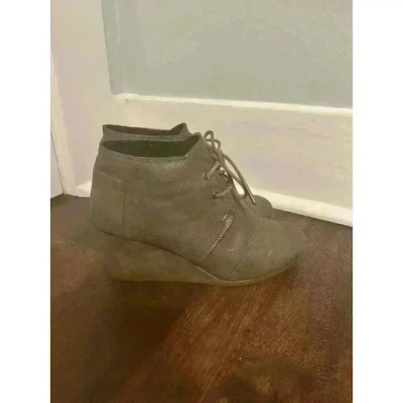 TOMS Desert Wedge Shoe Taupe With Gold Synthetic Sueded Leather‎ Women's Size 8 - Picture 5 of 11